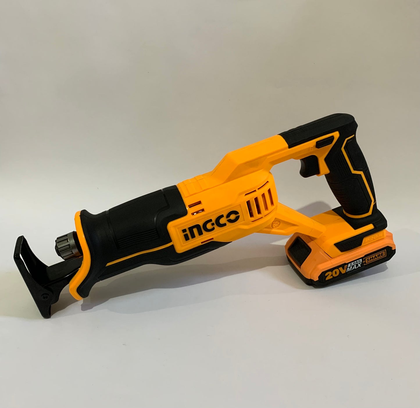 Sierra Sable Inálambrico (saw saw) marca Ingco