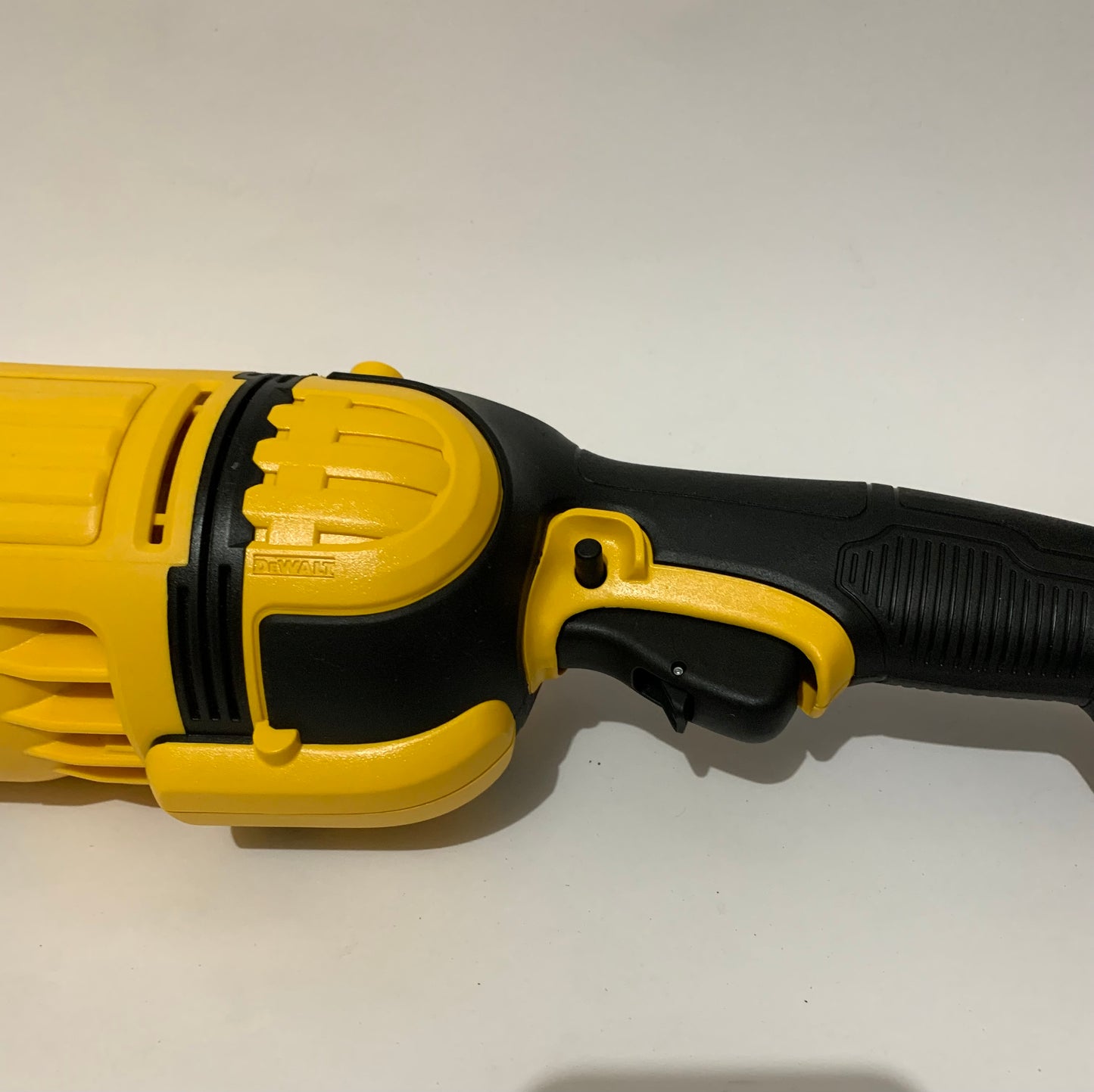 Pulidora Dewalt 9" 2400w