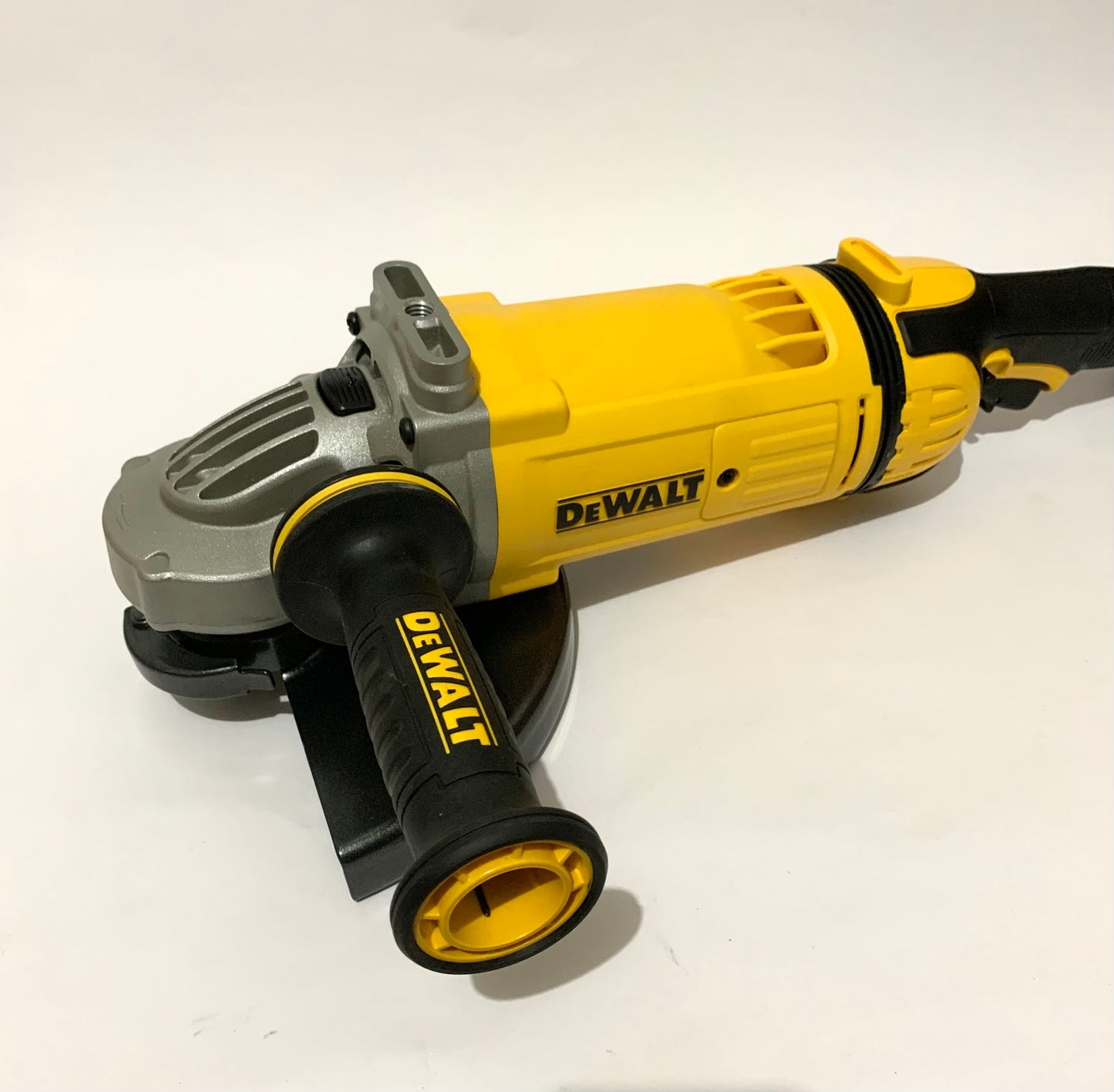 Pulidora Dewalt 9" 2400w